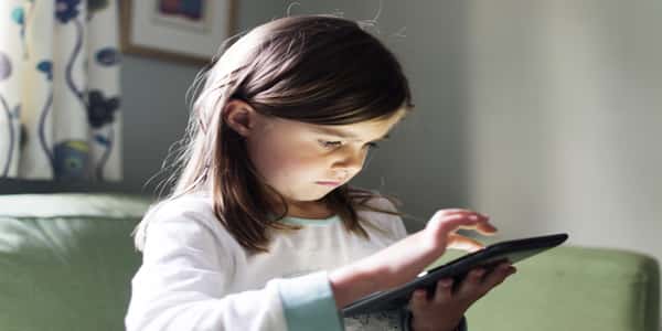 الألعاب الإلكترونية ومخاطرها على الطفل الألعاب الإلكترونية ومخاطرها على الطفل