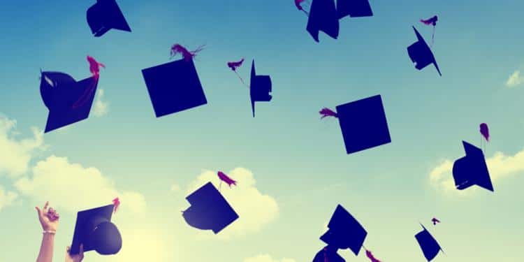graduation نموذج رسالة تهنئة بالنجاح والتفوق في الدراسة