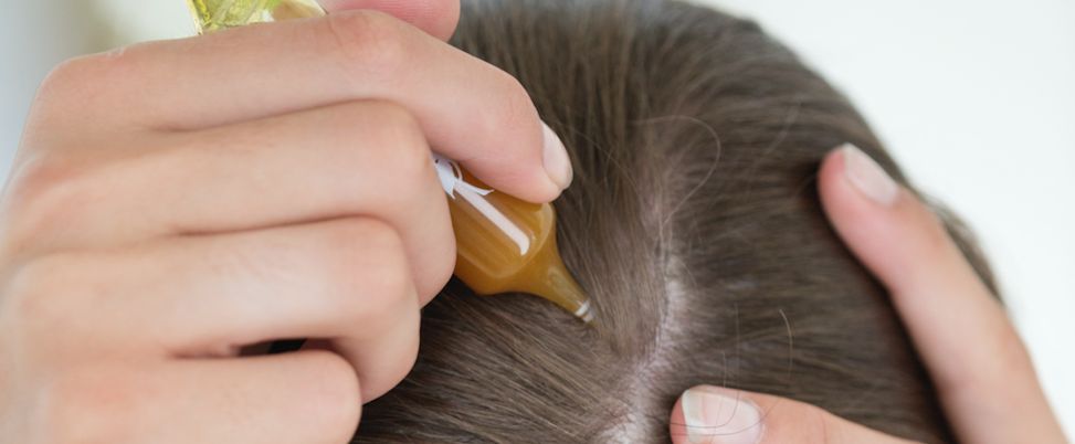 طريقة استخدام زيت الخروع للشعر الخفيف بشكل صحيح طريقة استخدام زيت الخروع للشعر الخفيف