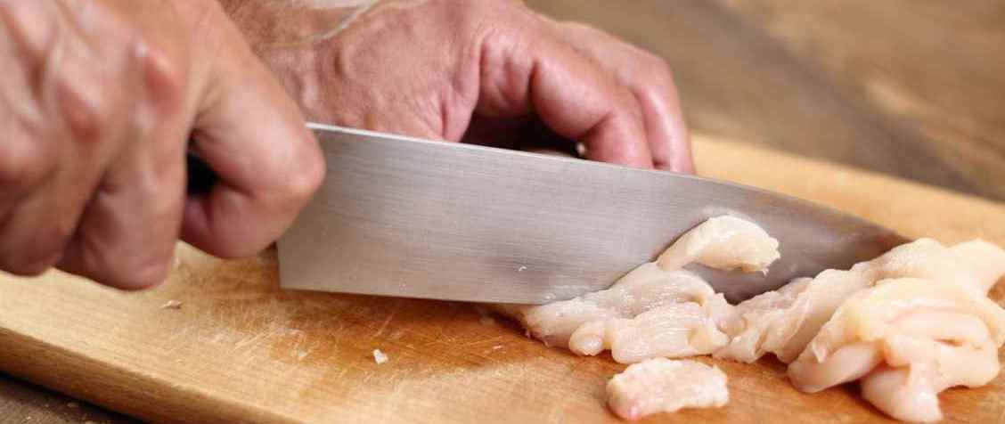 كيف تقطع الدجاج بالخطوات